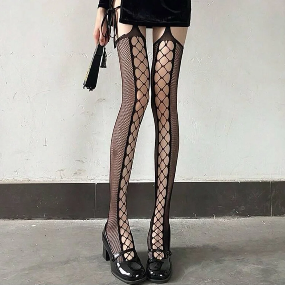 Women Black Suspender Fishnet Stockings - Picture 6 of 6